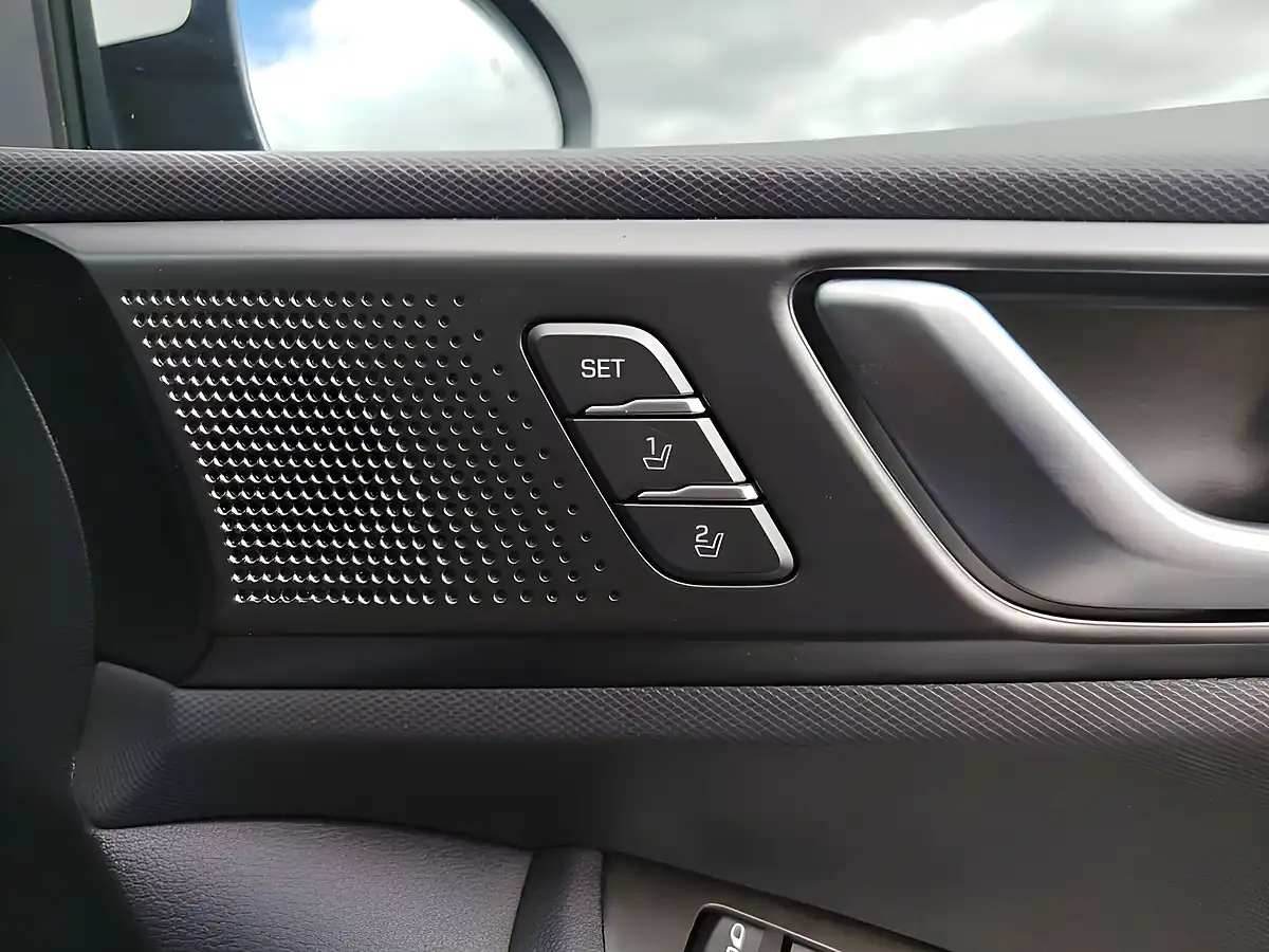 Used 2021 Hyundai Ioniq Premium Se White - Interior and Exterior details 18