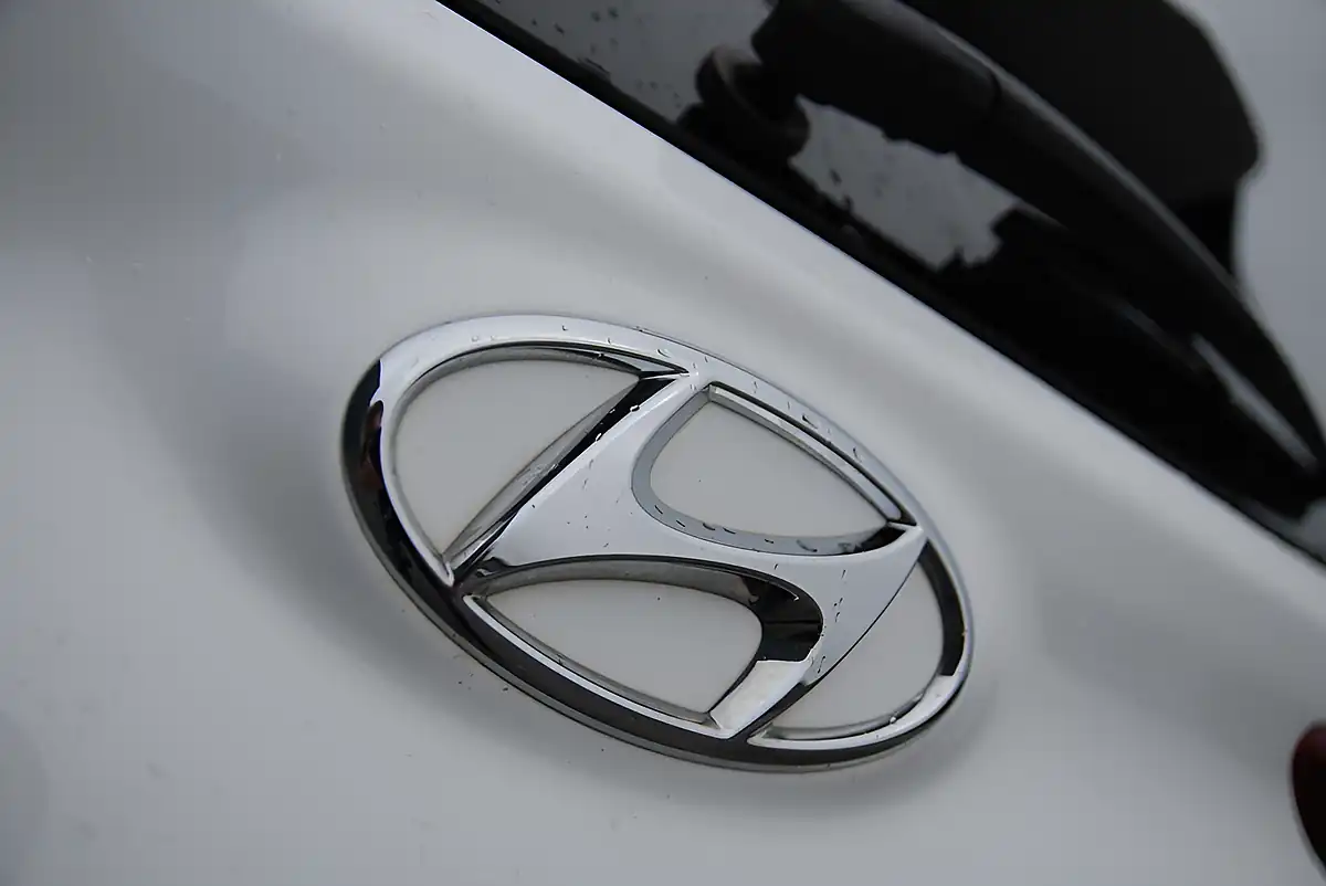 Used 2021 Hyundai Kona Premium White - Interior and Exterior details 13