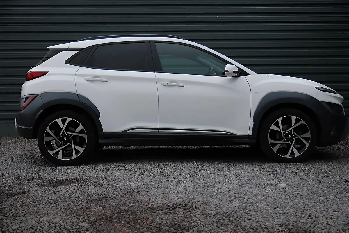 Used 2021 Hyundai Kona Premium White - Interior and Exterior details 8
