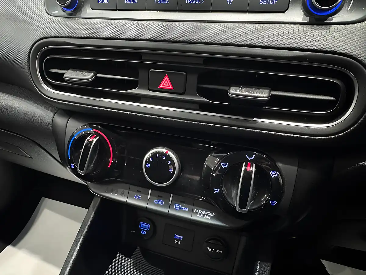 Used 2021 Hyundai Kona Se Connect Blue - Interior and Exterior details 16