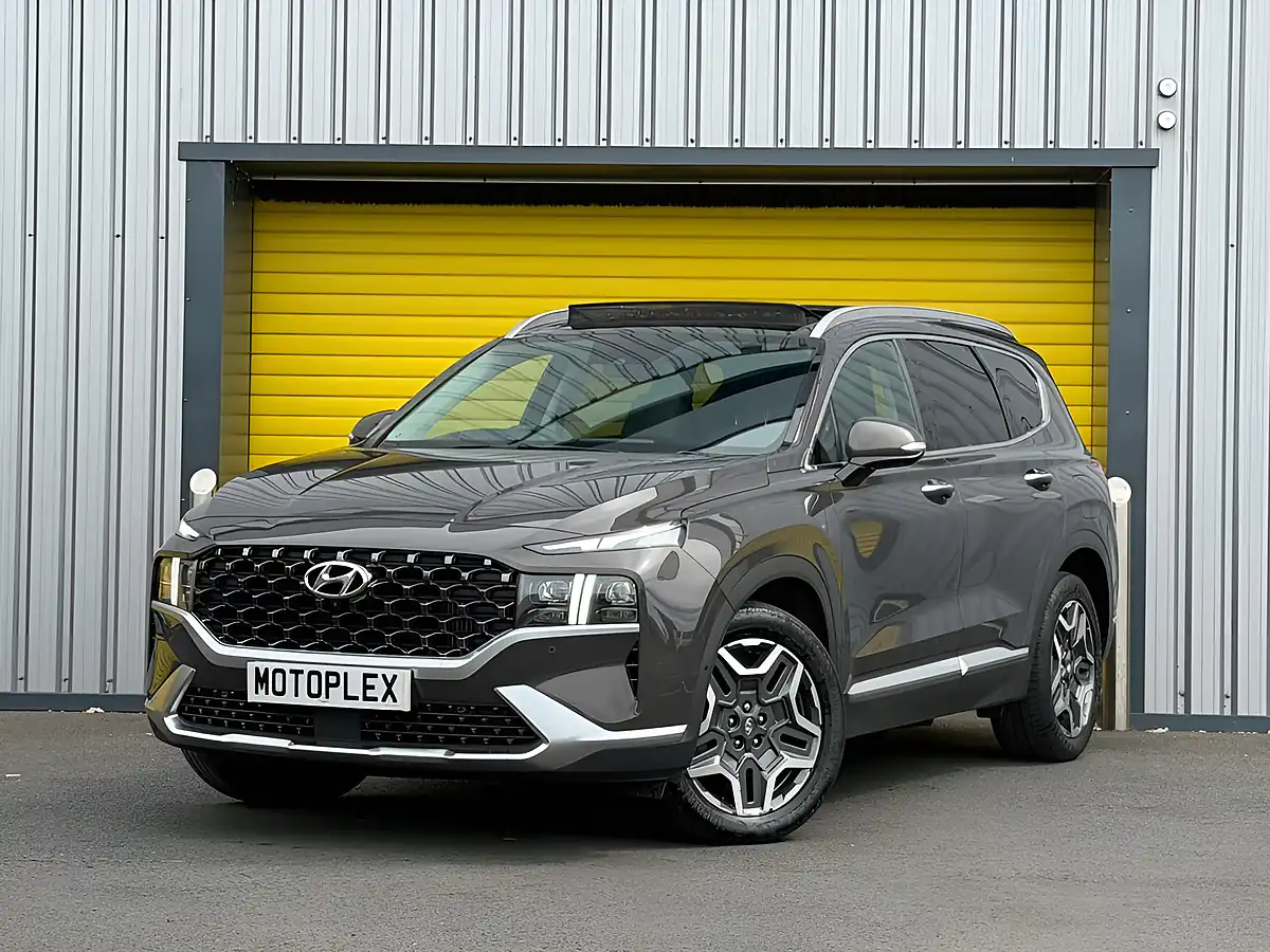 Used 2021 Hyundai Santa Fe Ultimate Brown - Front View