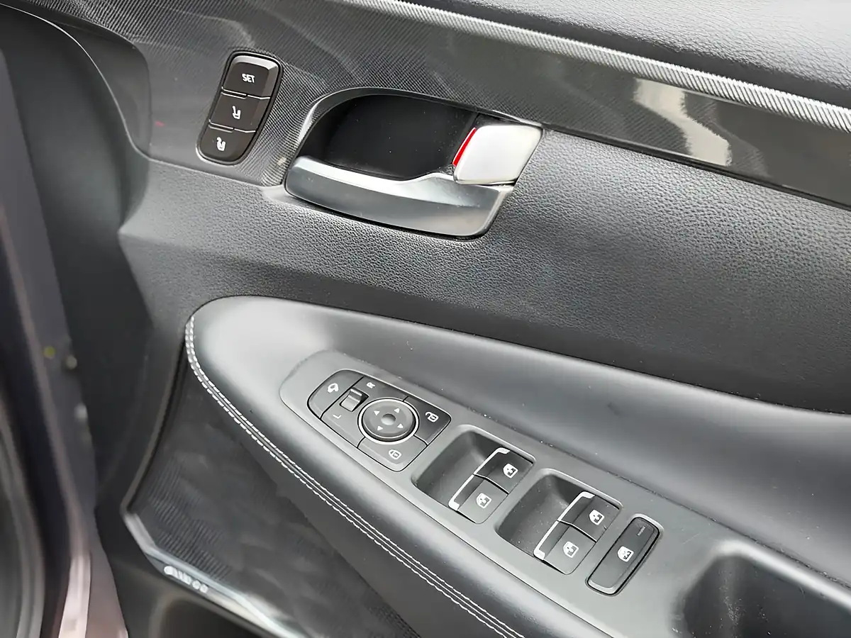 Used 2021 Hyundai Santa Fe Ultimate Brown - Interior and Exterior details 17
