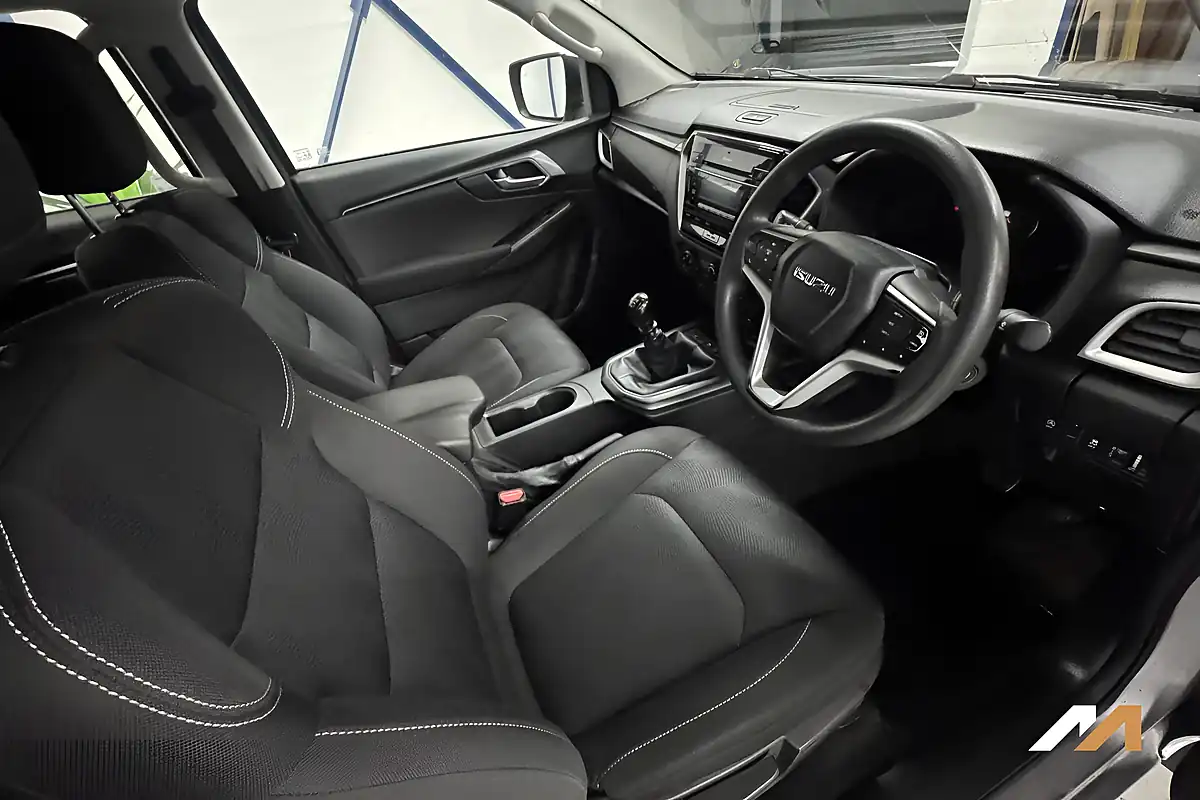 Used 2021 Isuzu D-Max DL20 Silver - Interior and Exterior details 10
