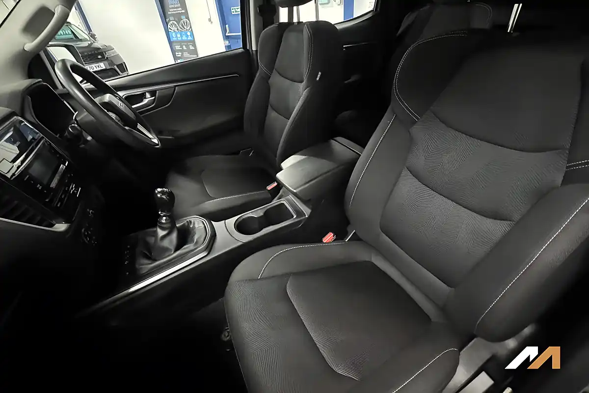 Used 2021 Isuzu D-Max DL20 Silver - Interior and Exterior details 11