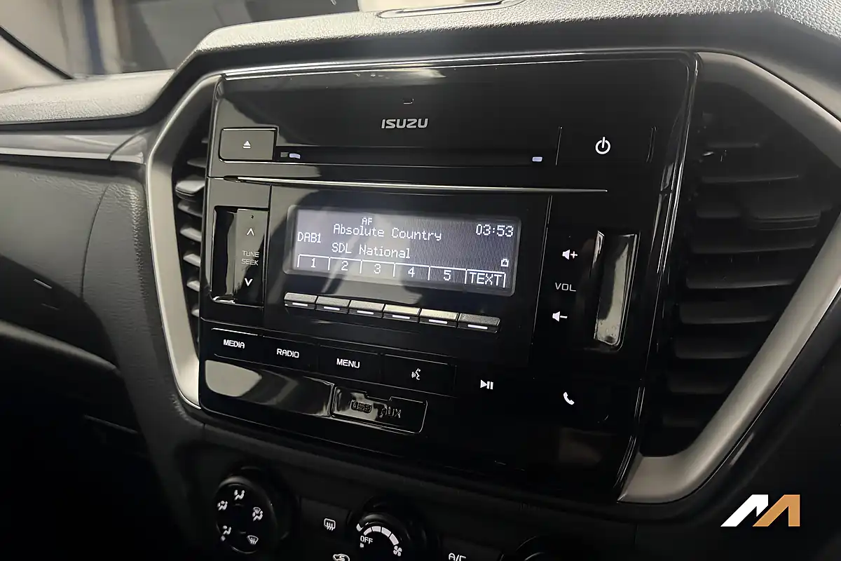 Used 2021 Isuzu D-Max DL20 Silver - Interior and Exterior details 14