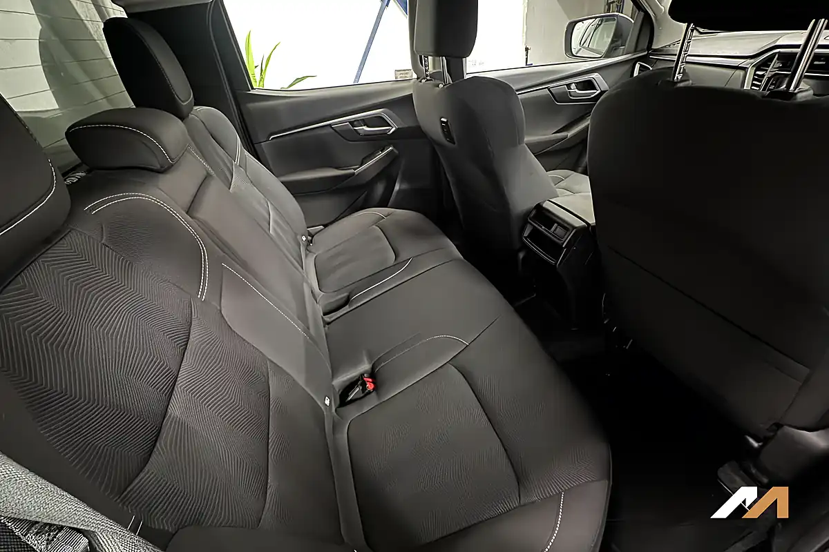 Used 2021 Isuzu D-Max DL20 Silver - Interior and Exterior details 17