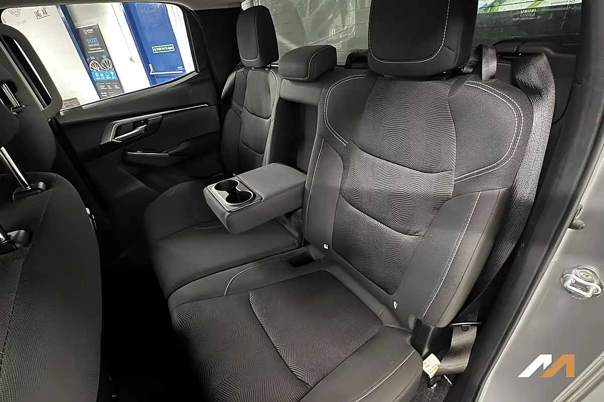 Used 2021 Isuzu D-Max DL20 Silver - Interior and Exterior details 19