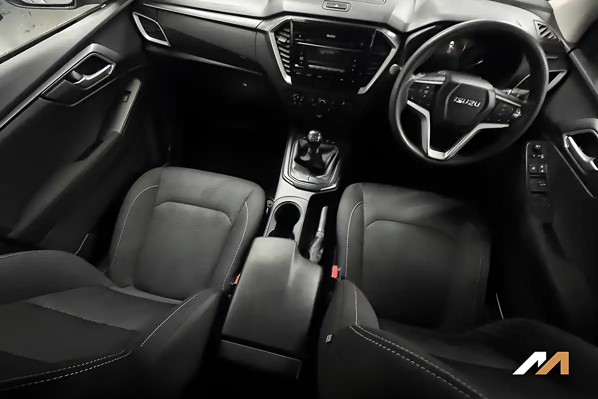 Used 2021 Isuzu D-Max DL20 Silver - Interior and Exterior details 2