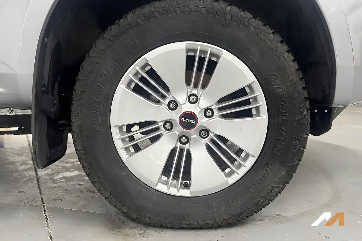 Used 2021 Isuzu D-Max DL20 Silver - Interior and Exterior details 6