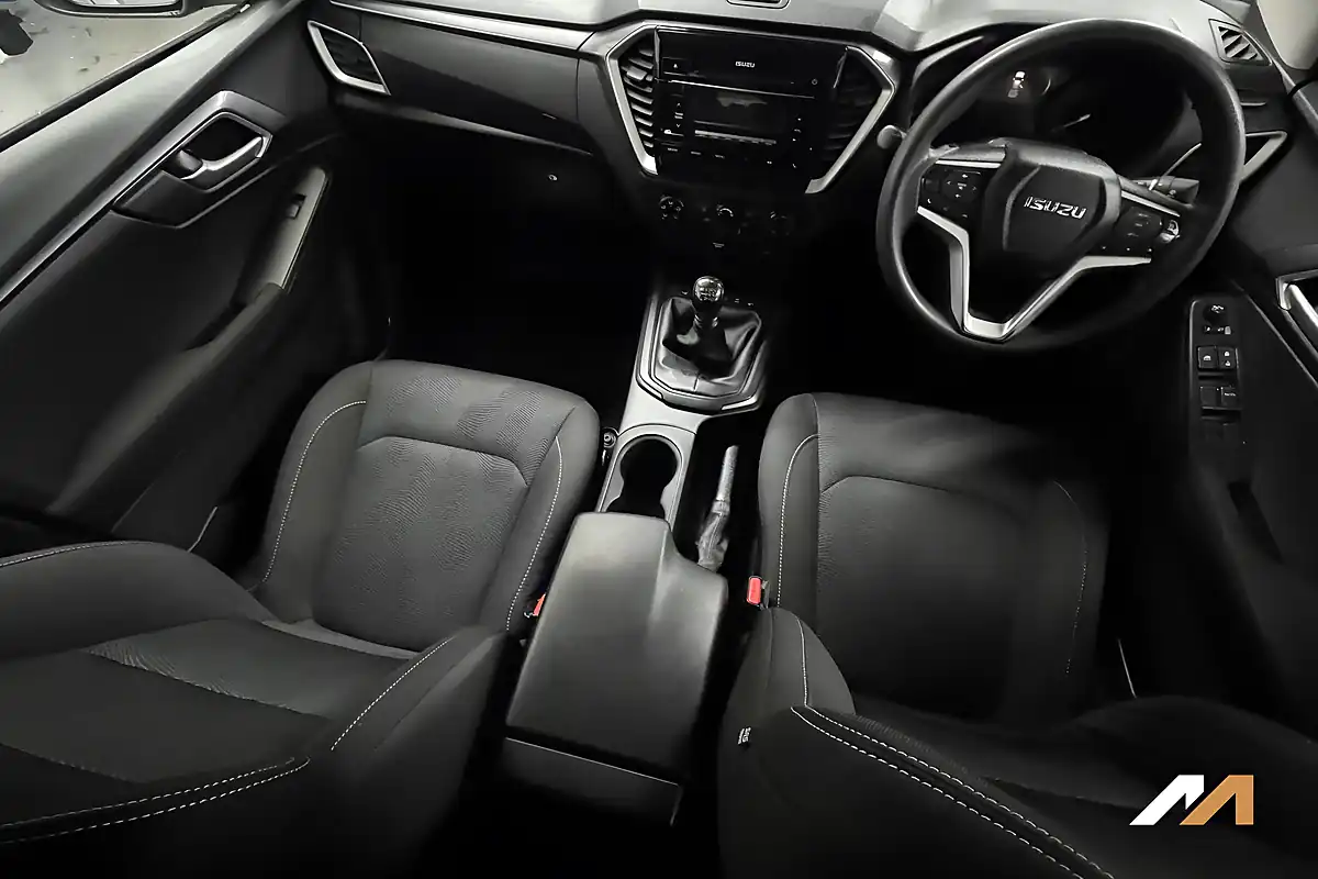Used 2021 Isuzu D-Max DL20 Silver - Interior and Exterior details 8