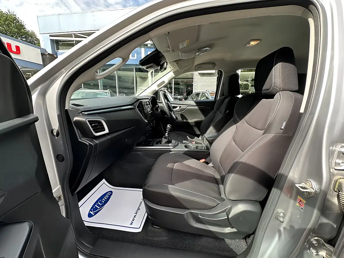 Used 2021 Isuzu D-Max DL20 Silver - Interior and Exterior details 10