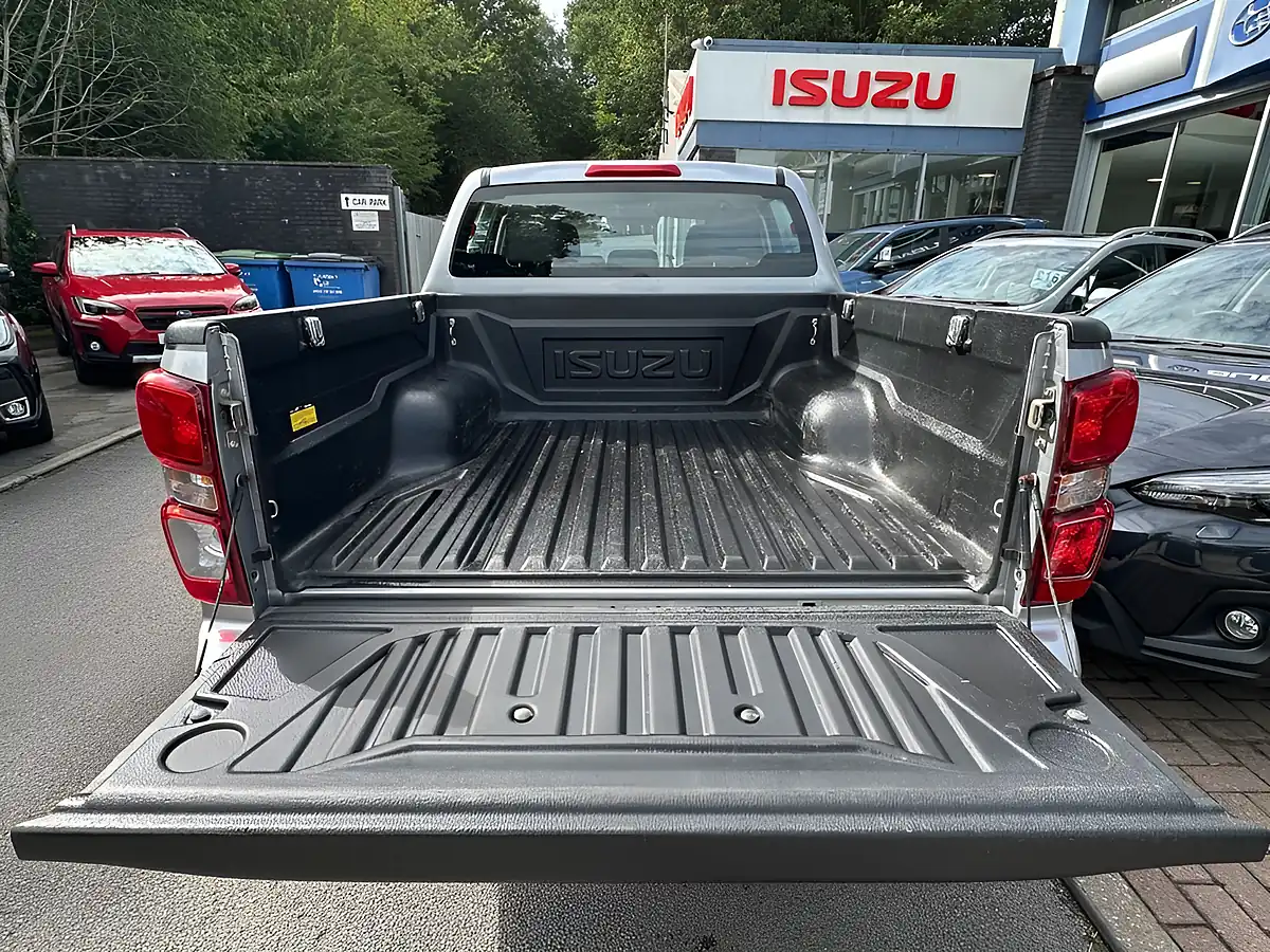 Used 2021 Isuzu D-Max DL20 Silver - Interior and Exterior details 11