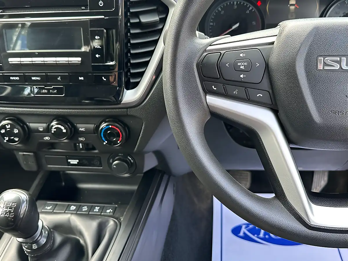 Used 2021 Isuzu D-Max DL20 Silver - Interior and Exterior details 12