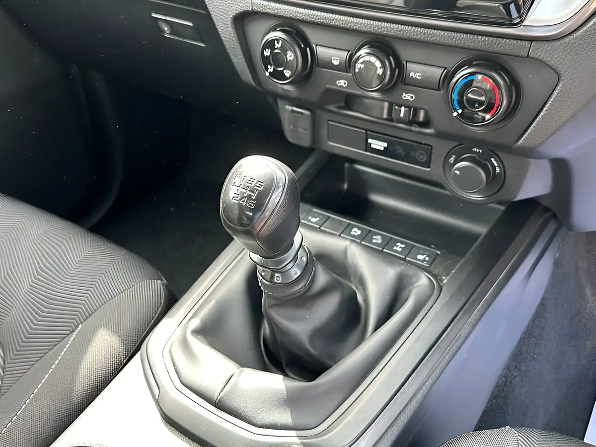 Used 2021 Isuzu D-Max DL20 Silver - Interior and Exterior details 13