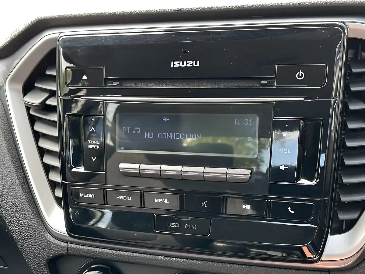 Used 2021 Isuzu D-Max DL20 Silver - Interior and Exterior details 14