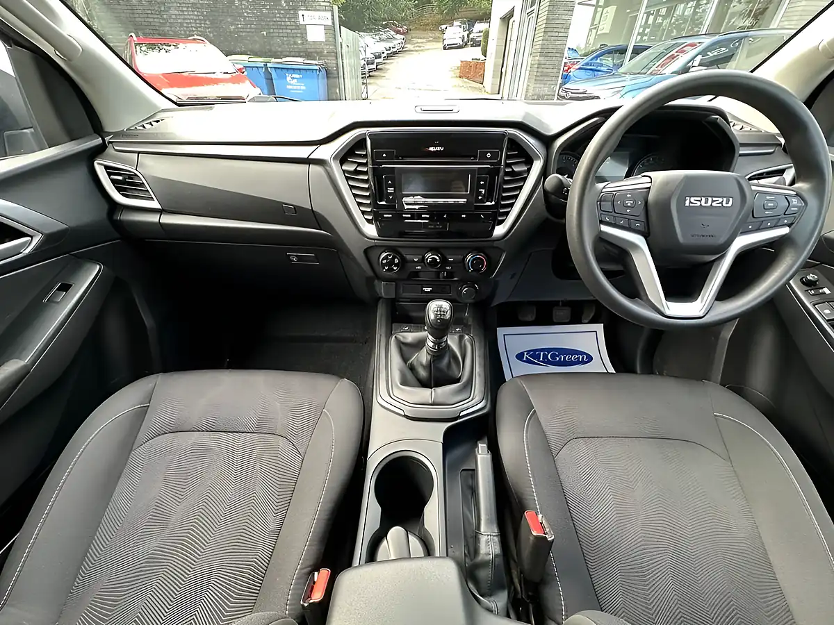 Used 2021 Isuzu D-Max DL20 Silver - Interior and Exterior details 9