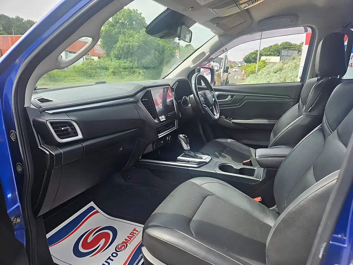 Used 2021 Isuzu D-Max DL40 Blue - Interior and Exterior details 11