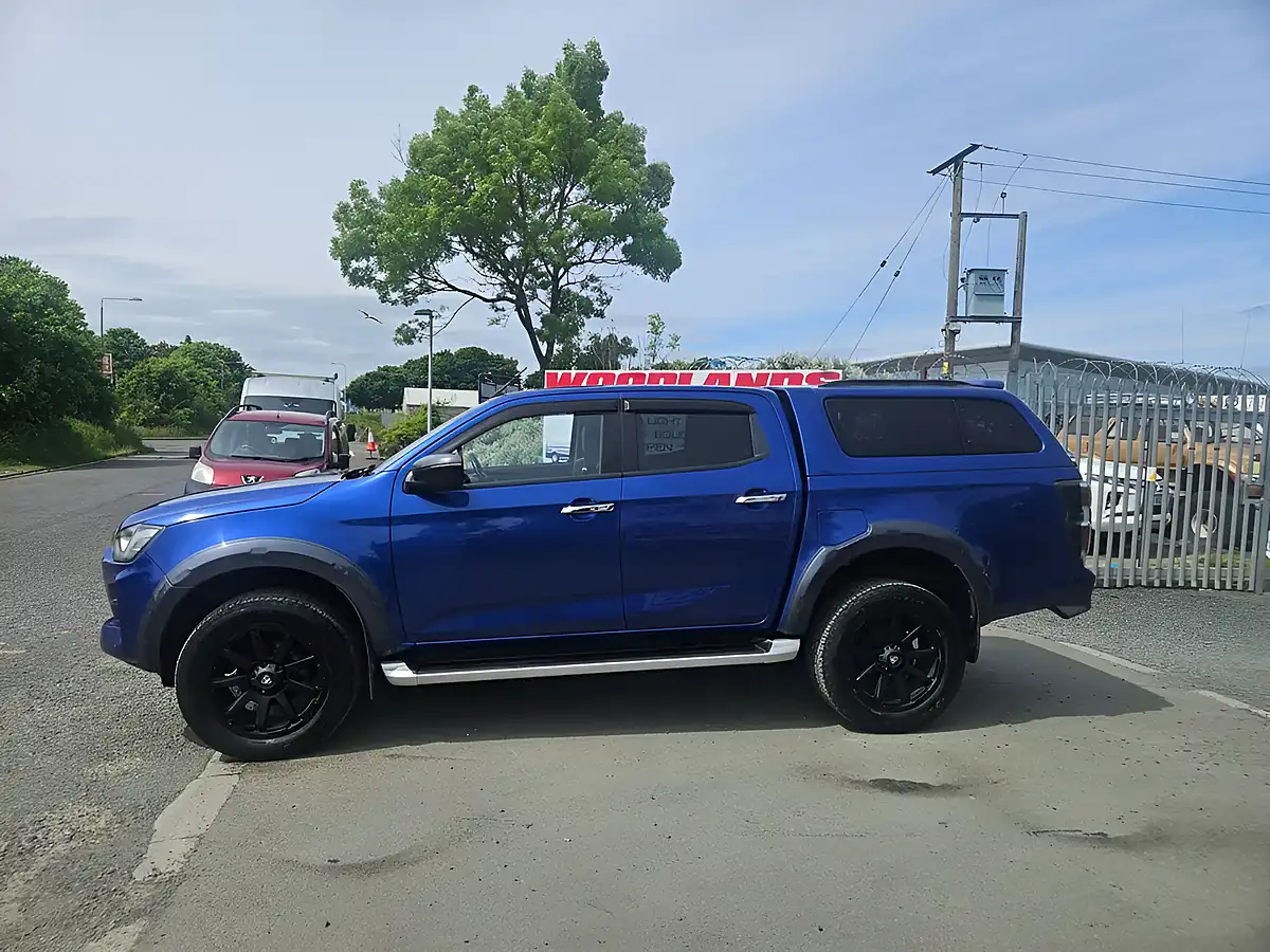Used 2021 Isuzu D-Max DL40 Blue - Interior and Exterior details 5