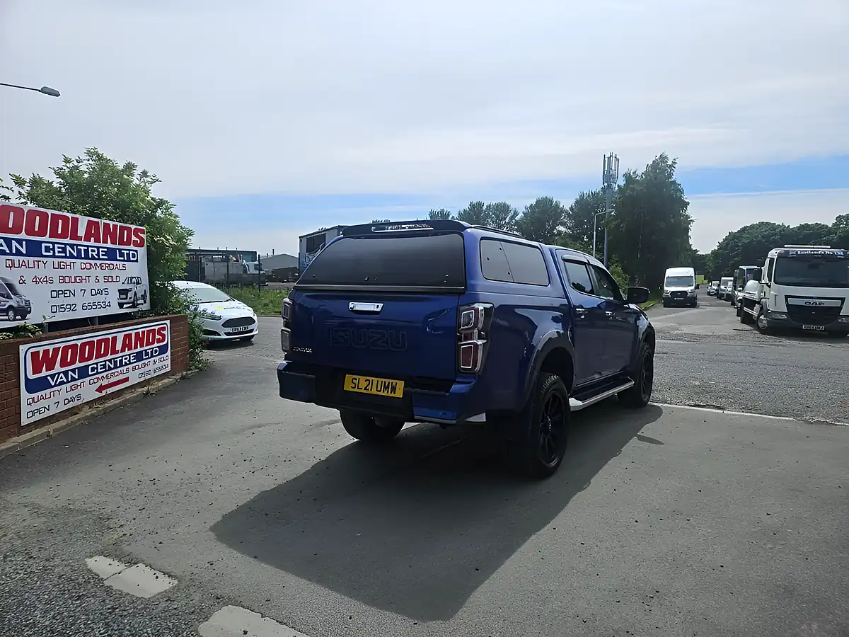 Used 2021 Isuzu D-Max DL40 Blue - Interior and Exterior details 8