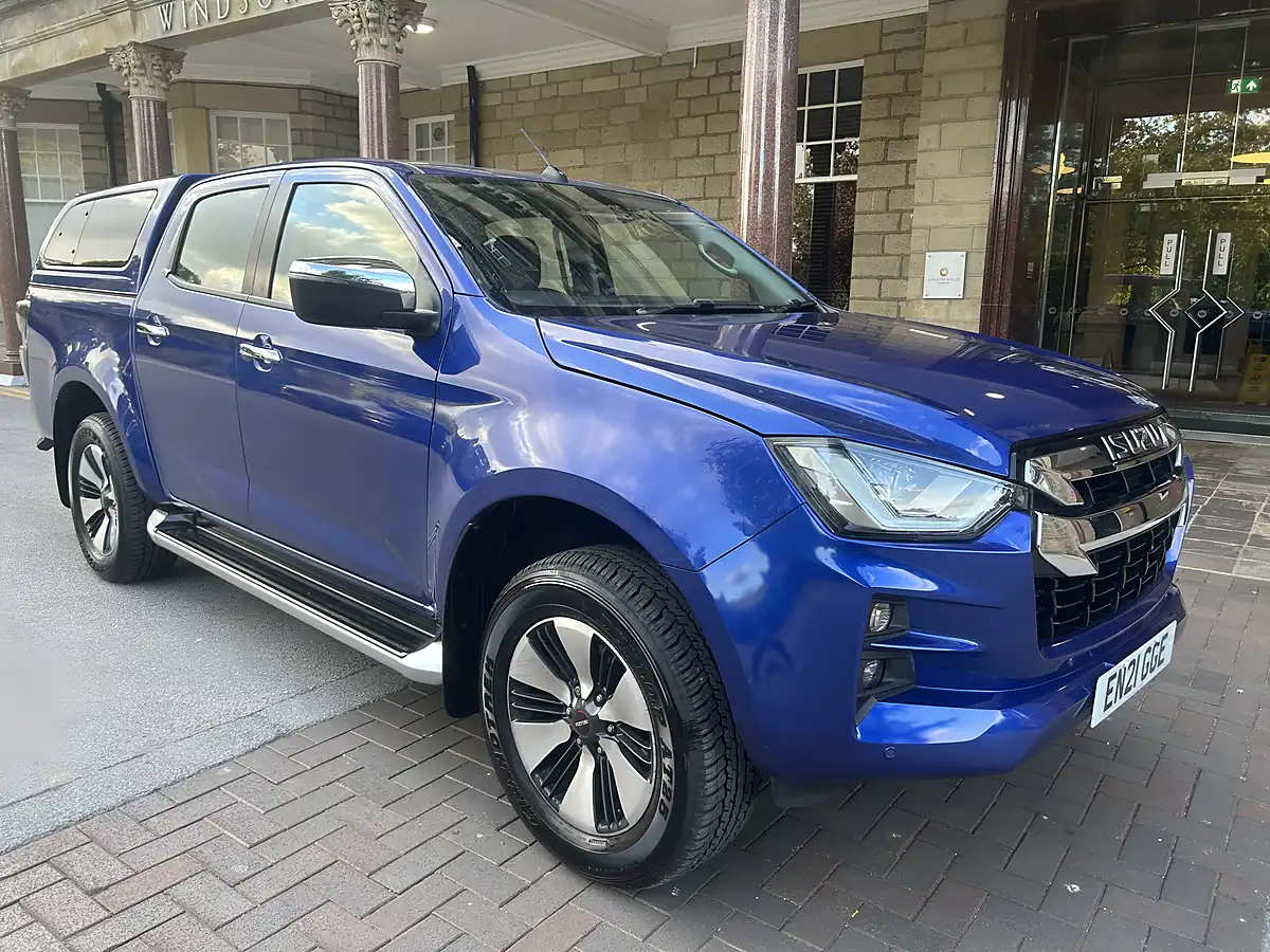 Used 2021 Isuzu D-Max DL40 Metallic Sapphire Blue - Interior and Exterior details 11