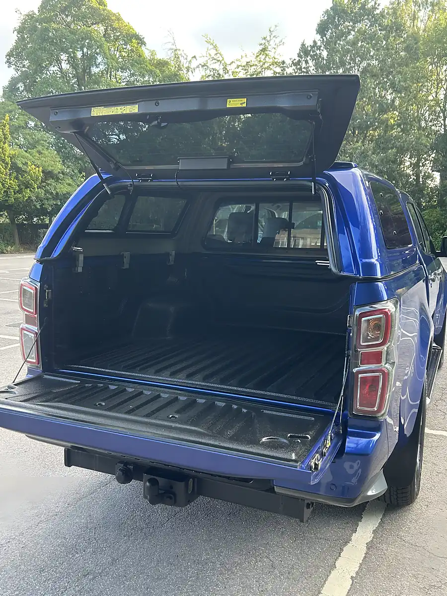 Used 2021 Isuzu D-Max DL40 Metallic Sapphire Blue - Interior and Exterior details 12