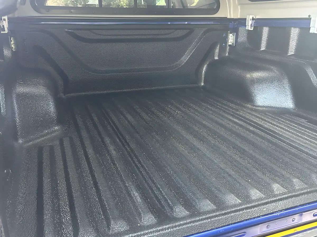 Used 2021 Isuzu D-Max DL40 Metallic Sapphire Blue - Interior and Exterior details 13
