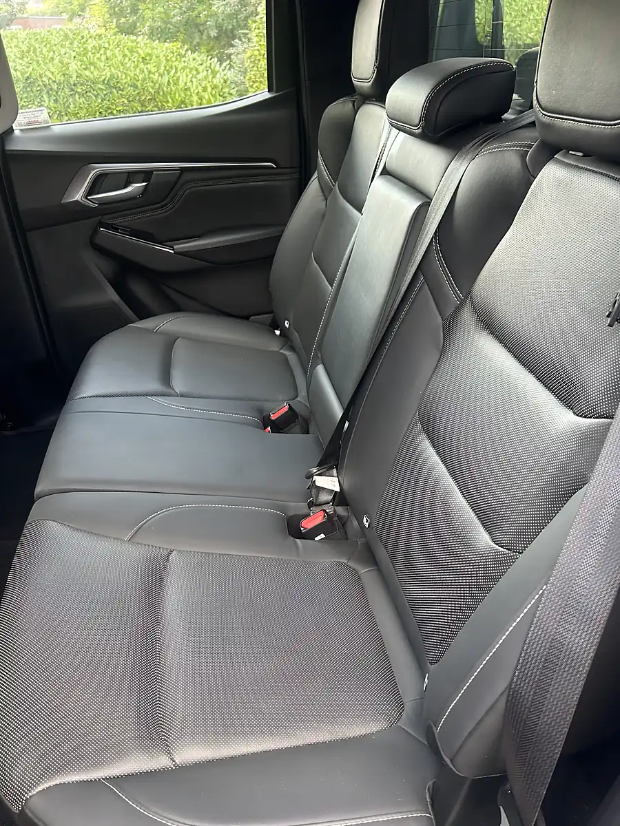Used 2021 Isuzu D-Max DL40 Metallic Sapphire Blue - Interior and Exterior details 18