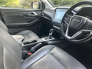 Used 2021 Isuzu D-Max DL40 Metallic Sapphire Blue - Interior and Exterior details 19