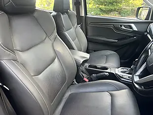 Used 2021 Isuzu D-Max DL40 Metallic Sapphire Blue - Interior and Exterior details 20