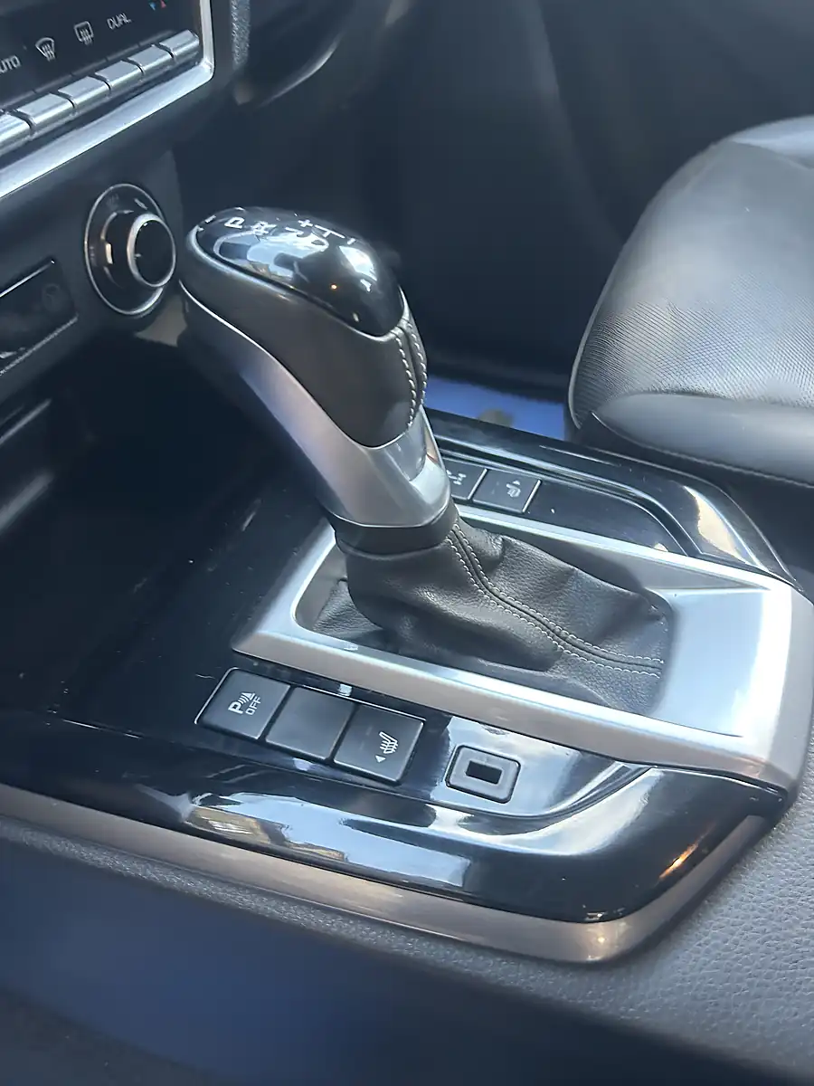 Used 2021 Isuzu D-Max DL40 Metallic Sapphire Blue - Interior and Exterior details 4