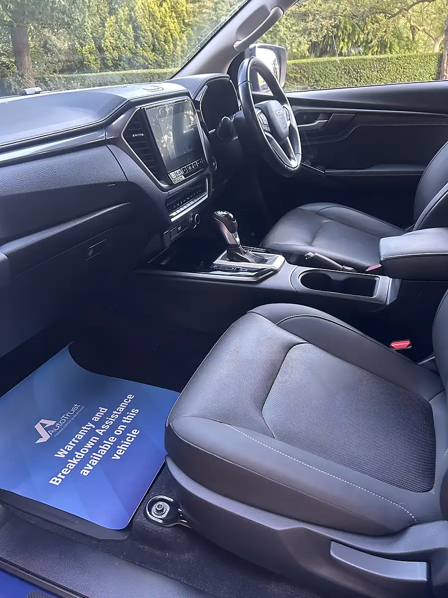Used 2021 Isuzu D-Max DL40 Metallic Sapphire Blue - Interior and Exterior details 5