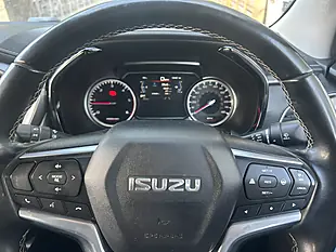 Used 2021 Isuzu D-Max DL40 Metallic Sapphire Blue - Interior and Exterior details 7