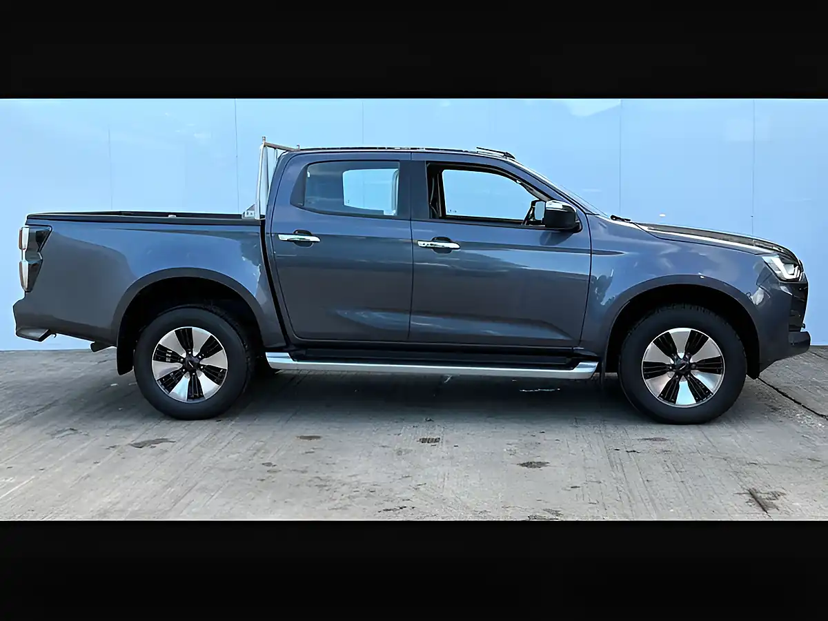 Used 2021 Isuzu D-Max DL40 Obsidian Grey - Interior and Exterior details 12