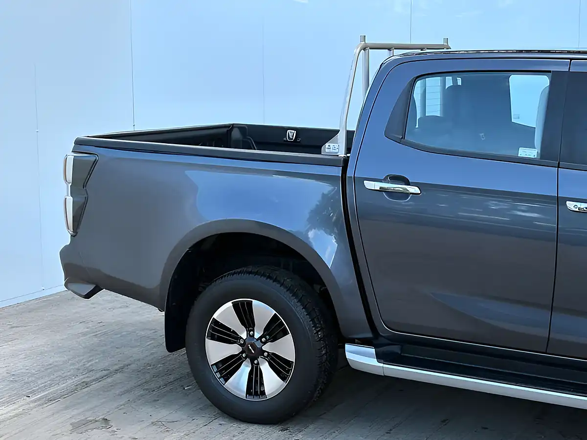 Used 2021 Isuzu D-Max DL40 Obsidian Grey - Interior and Exterior details 16