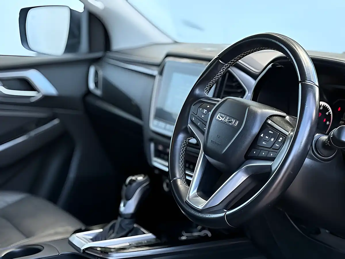 Used 2021 Isuzu D-Max DL40 Obsidian Grey - Interior and Exterior details 17