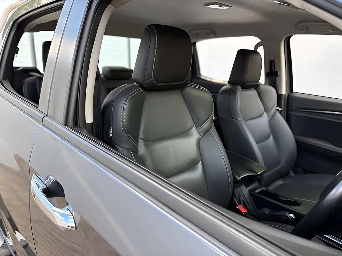 Used 2021 Isuzu D-Max DL40 Obsidian Grey - Interior and Exterior details 5