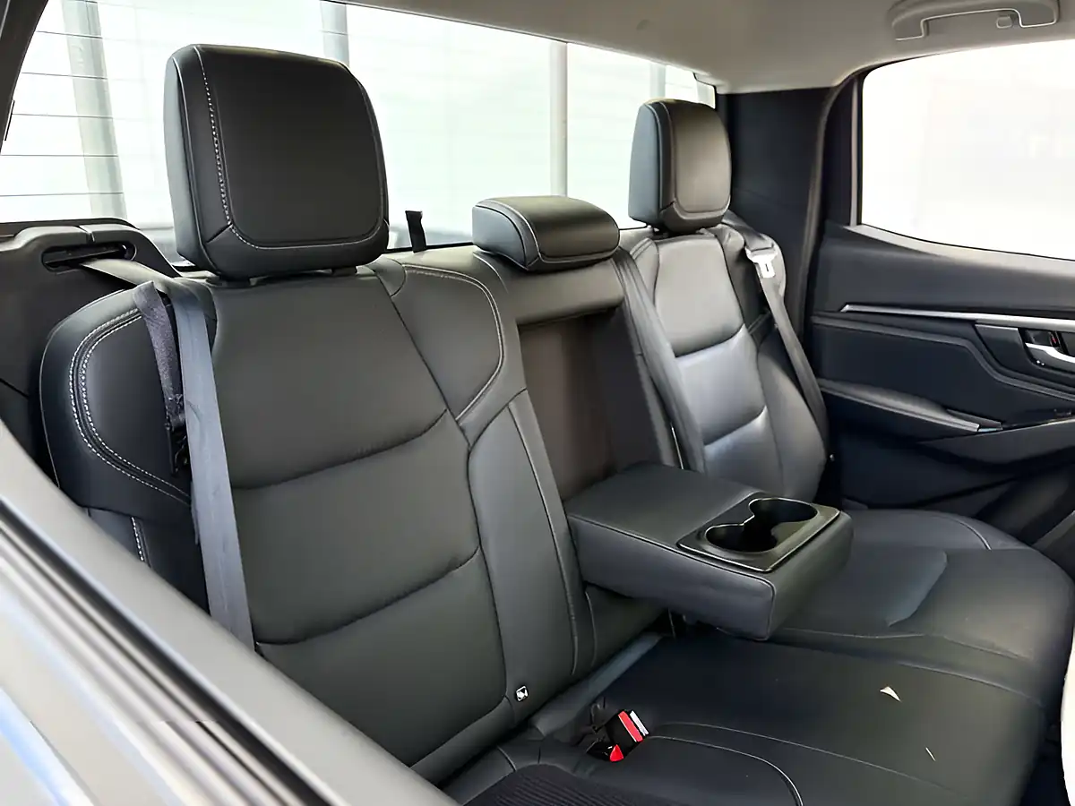 Used 2021 Isuzu D-Max DL40 Obsidian Grey - Interior and Exterior details 6