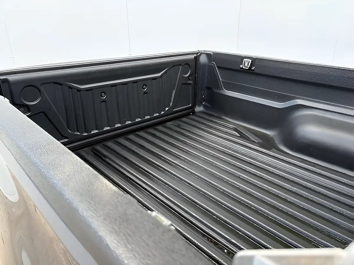 Used 2021 Isuzu D-Max DL40 Obsidian Grey - Interior and Exterior details 7