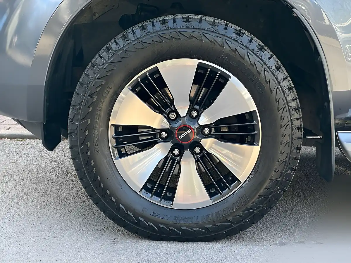 Used 2021 Isuzu D-Max DL40 Pickup Double Cab Obsidian Grey - Interior and Exterior details 19