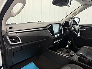 Used 2021 Isuzu D-Max DL40 White - Interior and Exterior details 10