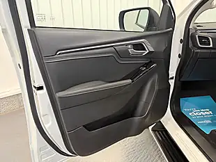 Used 2021 Isuzu D-Max DL40 White - Interior and Exterior details 11