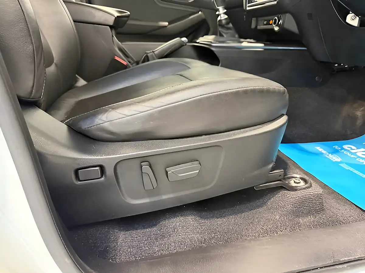 Used 2021 Isuzu D-Max DL40 White - Interior and Exterior details 14