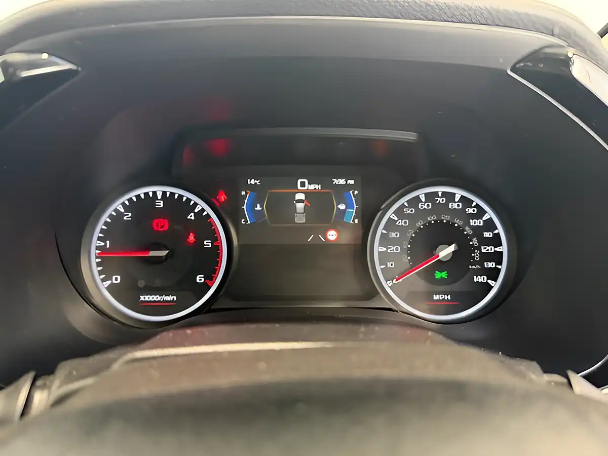 Used 2021 Isuzu D-Max DL40 White - Interior and Exterior details 15