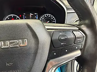 Used 2021 Isuzu D-Max DL40 White - Interior and Exterior details 16