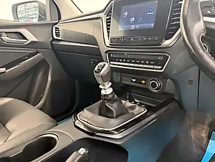 Used 2021 Isuzu D-Max DL40 White - Interior and Exterior details 20
