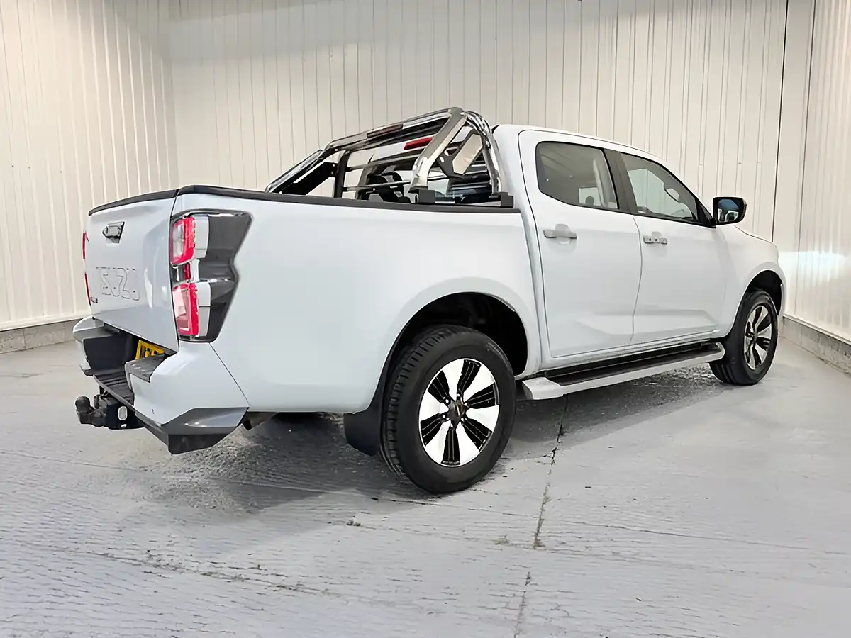Used 2021 Isuzu D-Max DL40 White - Interior and Exterior details 7