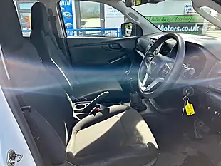 Used 2021 Isuzu D-Max Utility D/Cab White - Interior and Exterior details 11