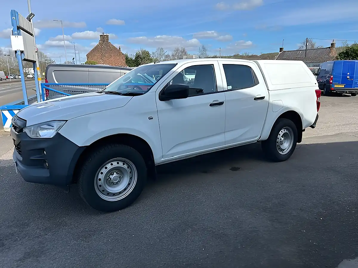 Used 2021 Isuzu D-Max Utility D/Cab White - Interior and Exterior details 12