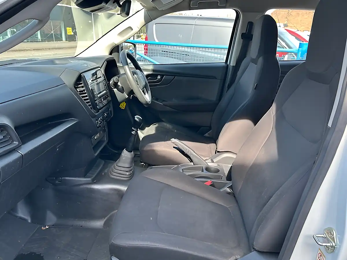 Used 2021 Isuzu D-Max Utility D/Cab White - Interior and Exterior details 3
