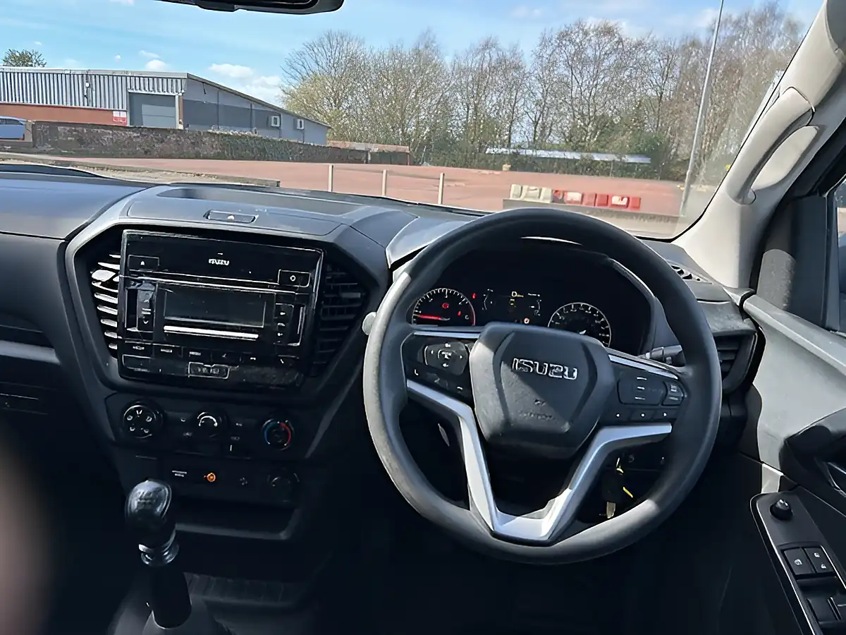 Used 2021 Isuzu D-Max Utility D/Cab White - Interior and Exterior details 5